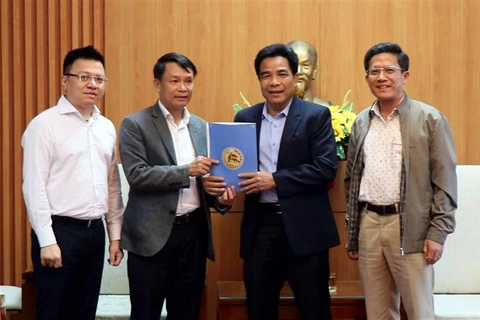 VNA gives relief aid to flood victims in Quang Nam