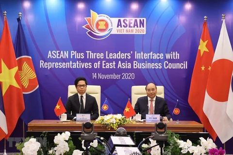 ASEAN Plus Three leaders talk with East Asia Business Council representatives