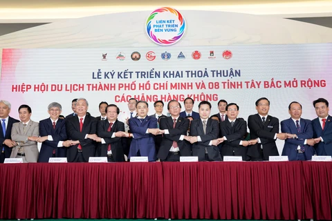 Vietjet cooperates with HCM City to develop tourism 
