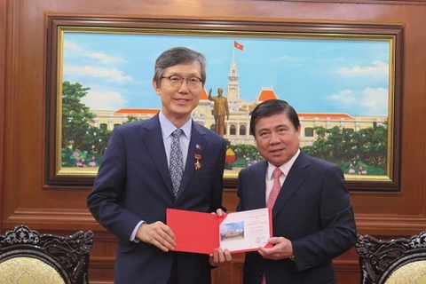 Consul General honoured for contributions to RoK-HCM City ties