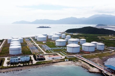 Investors interested in LNG projects in Van Phong EZ