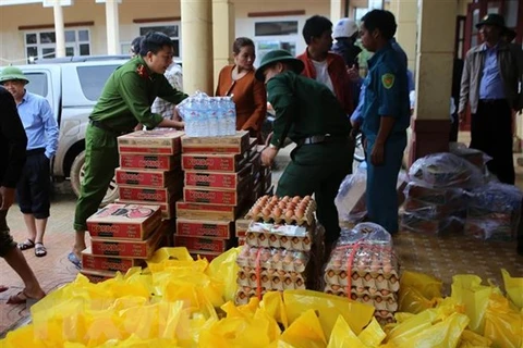 Vietnam receives about 25 million USD of international aid for central flood victims 
