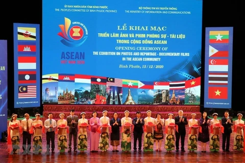 Binh Phuoc hosts photo, film exhibition on ASEAN Community 