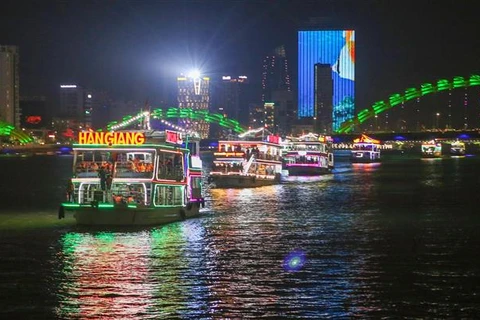 Da Nang resumes night activities on Han River