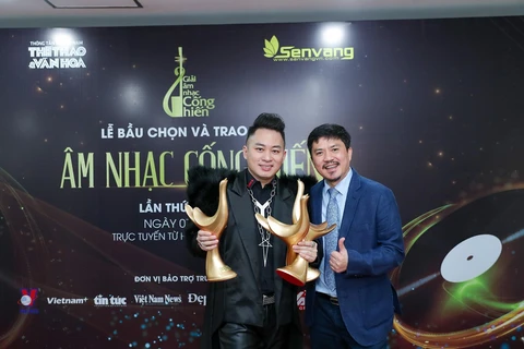 Singer Tung Duong dominates 2021 Devotion Music Awards