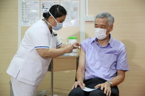 Singapore: PM receives COVID-19 vaccine as nationwide vaccination drive begins