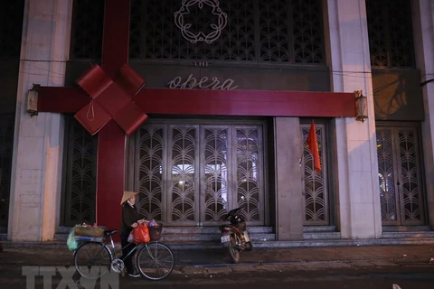 Hanoi closes karaoke parlors, bars in latest COVID-19 response