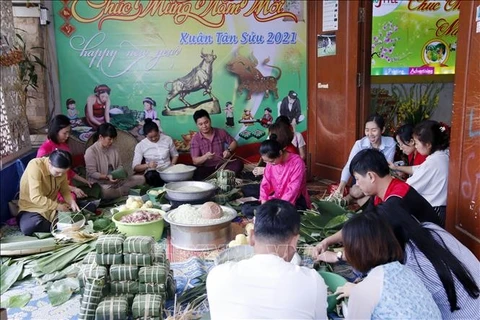 Vietnamese expats in Laos preserve traditional Lunar New Year