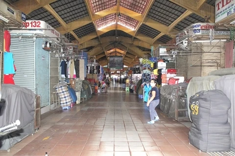 Shopkeepers in HCM City’s traditional markets want tax cuts 