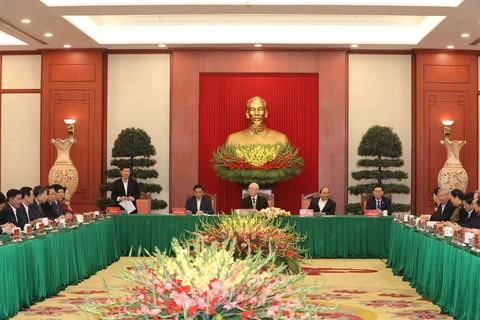 Politburo holds meeting with former Party officials