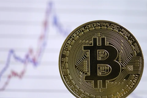 Experts, government agencies warn of risks with trading cryptocurrency