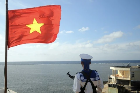 Organisations, agencies in Hanoi donate 12 billion VND to fund for sea, islands
