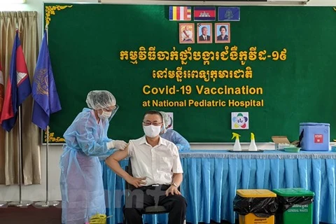 Foreign diplomats in Cambodia get COVID-19 vaccine shots