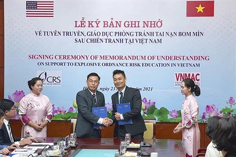 Memorandum signed to boost UXO risk education in Vietnam