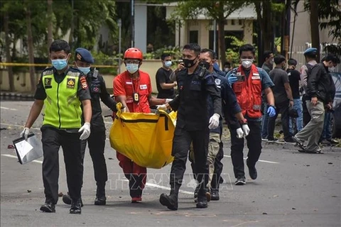 Indonesian police probe suspected church suicide bombing