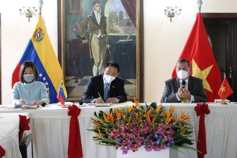 Ambassador promotes business cooperation with Venezuelan state 