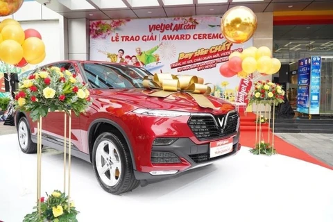 Vietjet gives 1.5 billion VND car to luckiest passenger at year-end festival season