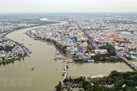 PM urges drastic measures to develop Mekong Delta