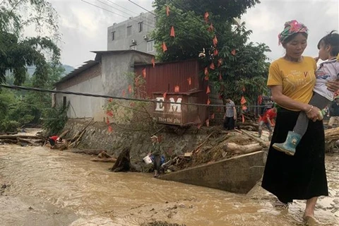 PM requests efforts to deal with floods in northern mountainous region