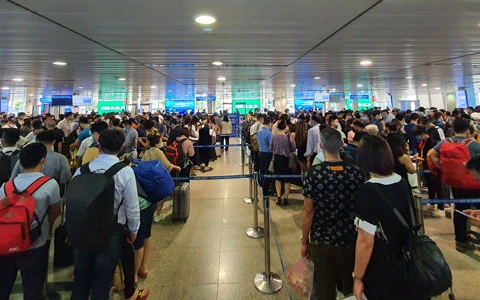 HCM City airport opens more check-in counters, security scanners