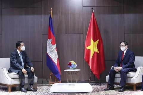PM meets Cambodian, Singaporean, Malaysian counterparts