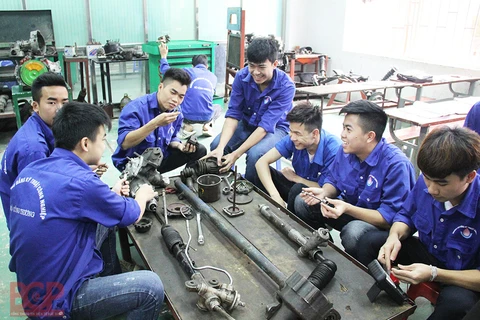 Bac Giang improves quality of human resources