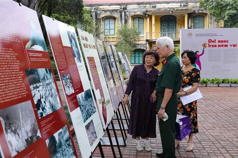 Hanoi photo exhibition celebrates National Reunification Day