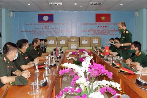 Laos receives medical supplies from Vietnamese Defence Ministry