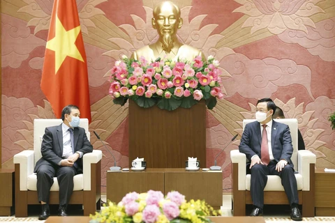 National Assembly Chairman receives Lao Ambassador