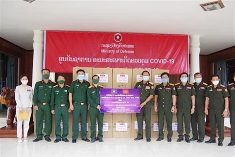 Vietnamese community helps Laos combat COVID-19