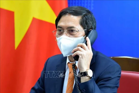 Vietnam, Thailand look to raise trade to 25 bln USD