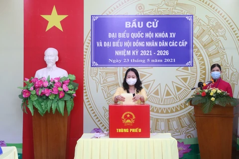Vice President Vo Thi Anh Xuan goes to the poll in An Giang province