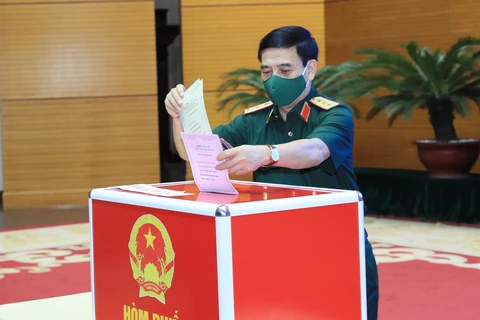 Military personnel exercise citizens’ right, duty to vote