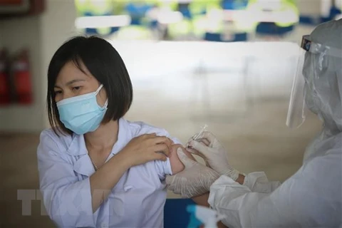 Vaccinations for workers in IPs launched in Bac Ninh