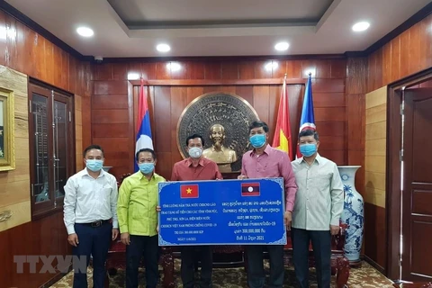 Lao provinces join hands with Vietnam to fight COVID-19