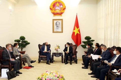 Deputy PM proposes UK further facilitate Vietnam's access to COVID-19 vaccine supplies