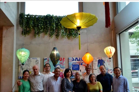 Vietnamese overseas in Switzerland donate COVID-19 prevention and control fund