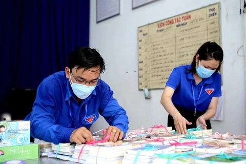 Books distributed to residents in HCM City quarantine facilities