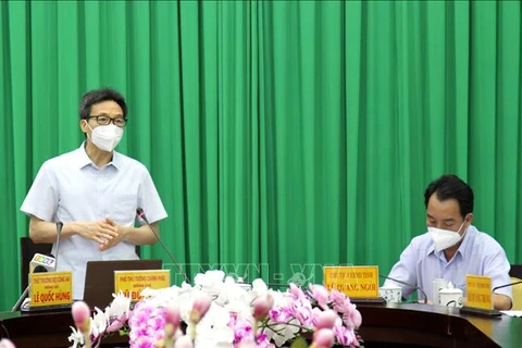 Deputy PM asks Vinh Long to quickly curb COVID-19 outbreaks