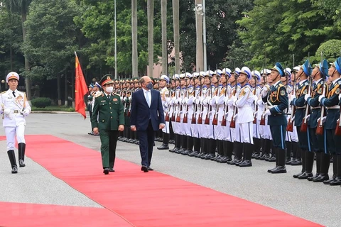 Vietnamese Defence Minister holds talks with British counterpart