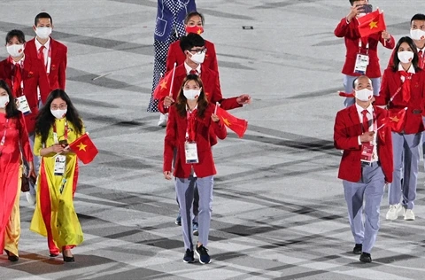 Athletes Lan and Hoang flying the flag for the nation at Tokyo Olympics opening ceremony
