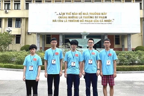Vietnam bags four golds, four silvers, one bronze at Int’l Physics and Biology Olympiads