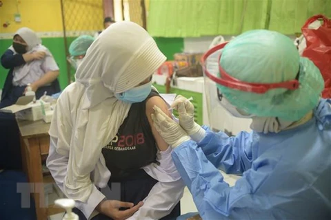 Indonesia aims to vaccinate over 200 million citizens