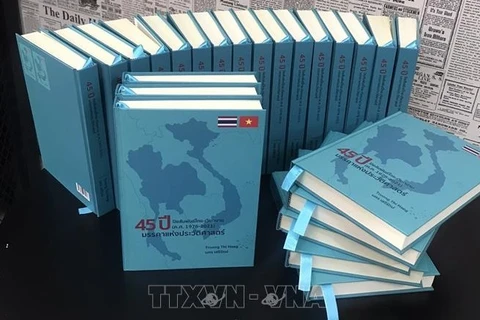 Bilingual book highlighting Vietnam-Thailand ties debuts