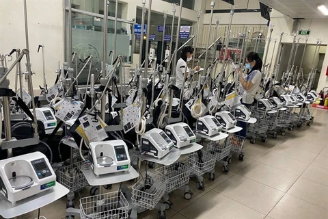 VPBank hands over more than 1,000 ventilators to pandemic-hit southern region