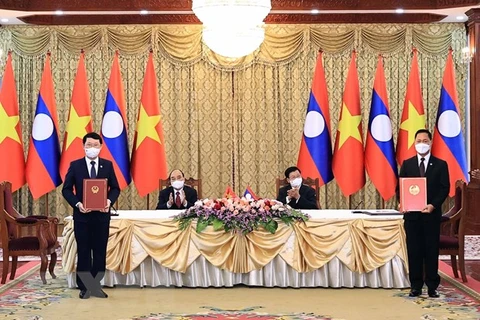 Vietnamese, Lao provinces seek to deepen cooperative ties 