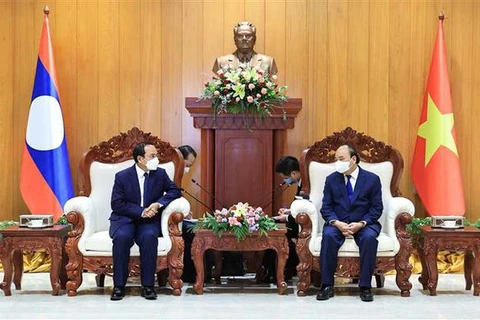 Vietnamese State leader meets with Lao Vice Presidents