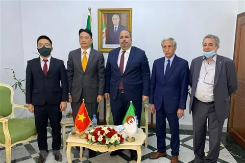 Vietnamese, Algerian parties bolster relationship