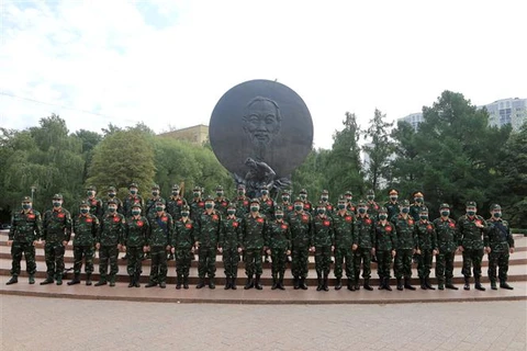Vietnamese team pays tribute to President Ho Chi Minh ahead of Army Games