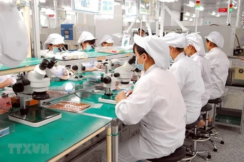 Vietnam's exports of phones, components continue to surge 